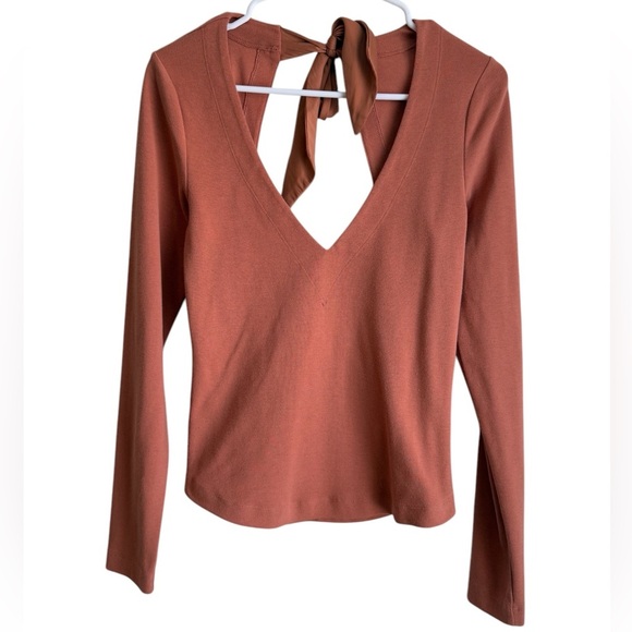 Free People Terracotta Taupe V Neck Long Sleeve Open Back Tie Top Size XS - Picture 5 of 9